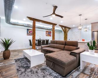 城市绿洲 4BD 之家近 FQ 酒店 - 新奥尔良 - 客厅
