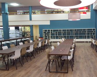 铁桥特尔福德大学客房酒店 - 特尔福德 - 餐馆