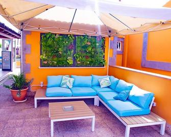 Bungalows Los Almendros - Gay Exclusive - 马斯帕洛马斯 - 露台
