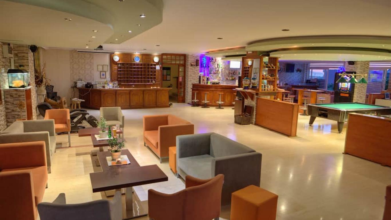 蒂加基艳阳天酒店