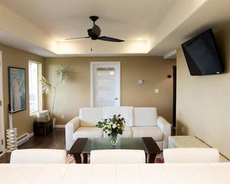 Vista House, Luxury Above The Clouds! - Whole House - 圣路易斯-奥比斯保 - 客厅
