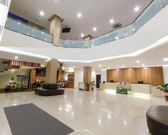 62 号大芒果 88 酒店 - 雅加达 - 大厅