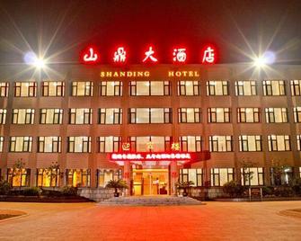山鼎大酒店（青岛遵义路地铁站店） - 青岛 - 建筑