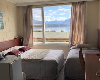 玛纳波里湖景汽车旅馆 - 马纳普里 - 睡房