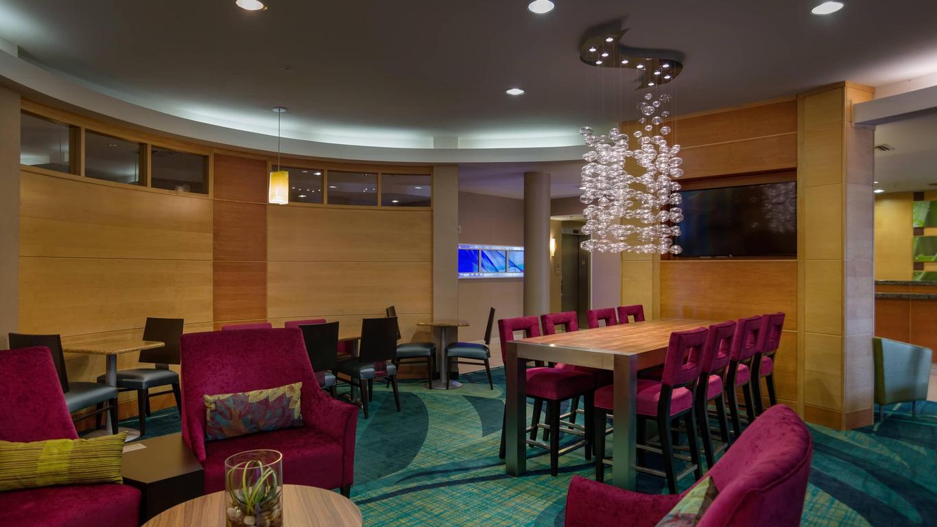 圣彼得堡清水春山套房酒店