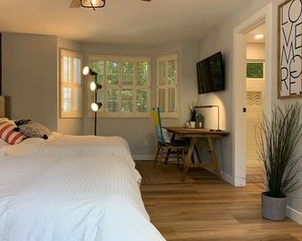 New cozy studio, 2 queen beds, kitchen, walk to water! - 圣地亚哥 - 睡房