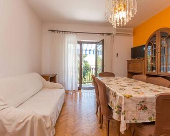 Apartment Domenico - 比奥格勒纳莫鲁 - 客厅