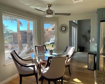 Stunning Summerlin, Heated Pool Spa Bbq Firepit 4bd 3ba Pets Ok, 20 Min To Strip - 拉斯维加斯 - 餐厅