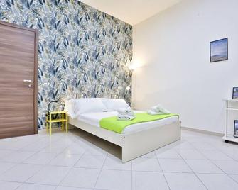 Track Station Studio Apartment - with Netflix - 那不勒斯 - 睡房