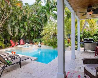 Casa Suite Casa by Last Key Realty - 基韦斯特 - 游泳池