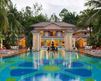 梅菲爾礁湖飯店 - 布巴内斯瓦尔 - 游泳池