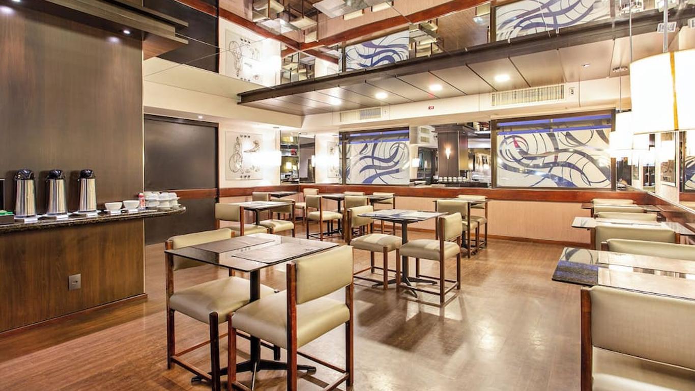 波旁隆德里纳商务酒店