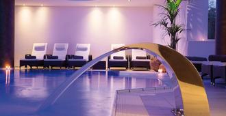 爱威Spa酒店 - 多特蒙德 - 游泳池