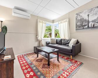 Stylish 1 Bedroom Apartment in New Farm - 布里斯班 - 客厅