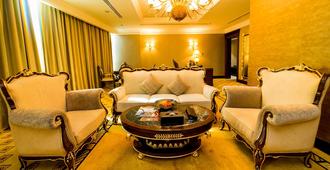 阿尔巴沙怡东大酒店 - 迪拜 - 客厅