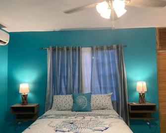 Yanceylargoestate-Newly Built 1 Bedroom Suite By RedAwning - 蒙特哥贝 - 睡房