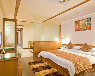 Hotel Amar Vilas - 印多尔 - 睡房