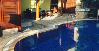 特克里考纳克拉里酒店 - 安塔利亚 - 游泳池