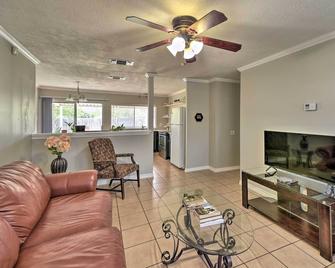 Cozy San Antonio Family Home 3 Mi To Lackland Afb - 圣安东尼奥 - 客厅
