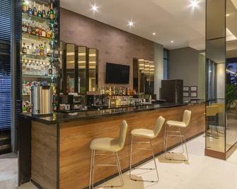拉赫托斯地罗巴拉里奥酒店 - 里约热内卢 - 酒吧