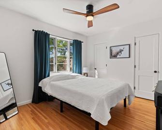 Updated Spacious 4-bedroom house near Nob Hill and UNM. - 阿尔伯克基 - 睡房