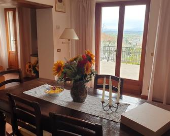 B&B Il Mandorlo 核桃树旅馆 - 哥尔顿 - 餐厅