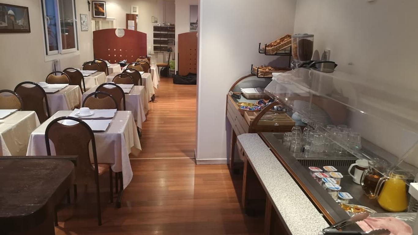 红贝尔德利酒店