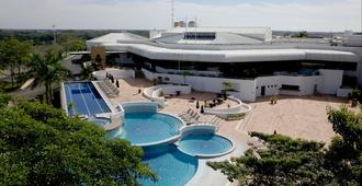 比亚埃尔莫萨机场假日酒店 - 比亚埃尔莫萨 - 游泳池