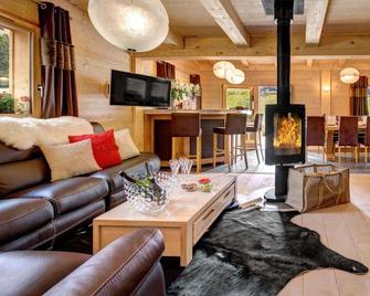 Chalet Hotel Inarpa & Resort - 拉克吕萨 - 客厅