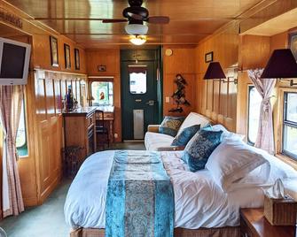 Grape Escape at Olympic Railway Inn - Pet Friendly - 塞奎姆 - 睡房