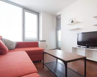 Juls Apartment next to football and hockey stadium - 布拉迪斯拉发 - 客厅