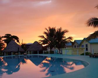 皇家加勒比度假村 - 圣佩德罗 - 游泳池