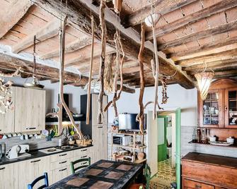 Holiday Home 'Maison Philippe Costa Est' with Mountain View, Private Terrace and Wi-Fi - 里奥马里纳 - 厨房