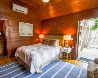 Reynolds Retreat - A Great Monthly Getaway - 基韦斯特 - 睡房
