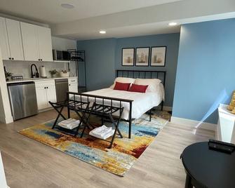 Private, cozy, suite by Mile High Stadium and Downtown Denver! - 丹佛 - 睡房