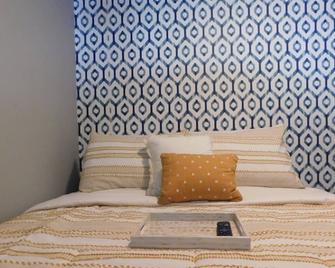 Tiny loft in heart of downtown Raleigh - 罗利 - 睡房