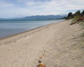 Driftwood Inn - Pakawau Beach Front - 科灵伍德 - 海滩