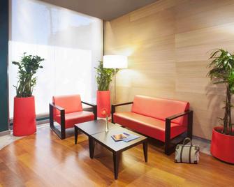 宜必思马德里中心拉斯班塔斯酒店 - 马德里 - 建筑
