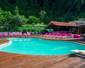 Base Party Hostel - 奥南 - 游泳池