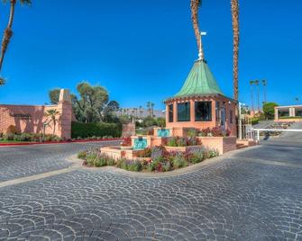 Hollywood Regency Style With Stunning Views - Golf Available! - 棕榈荒漠 - 建筑