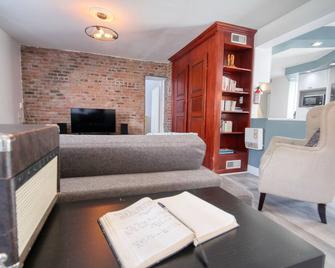 Quebec Grand Appartement By Hébergements DCL - 魁北克市 - 客厅