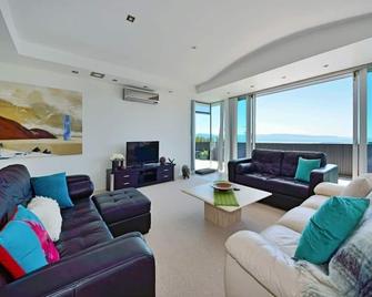 Aporo Nelson Holiday Home - 纳尔逊 - 客厅