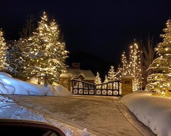 President's Ski Week Available Extra Large 2 Bedroom 3 Bath Ski-In-Out - 阿斯潘