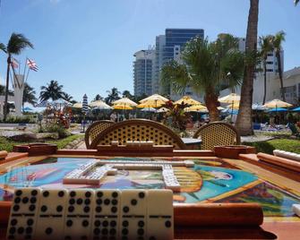 多维爾海灘度假村飯店 - 迈阿密海滩 - 餐馆