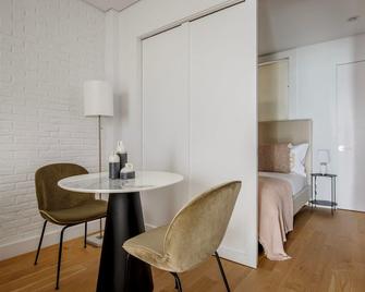 Classic LES 1BR w/ W/D, walk to SoHo & Nolita, by Blueground - 纽约 - 餐馆