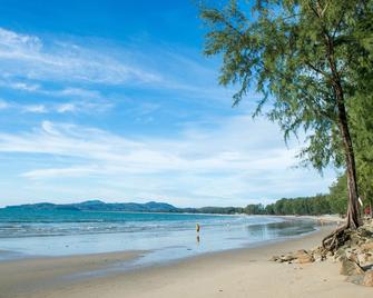 谭排别墅酒店 - Choeng Thale - 海滩