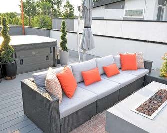 NEW! Spacious and Modern Highlands Townhome with Breathtaking City Views! - 丹佛 - 露台