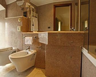 冯特贝拉酒店 - 阿西西 - 浴室