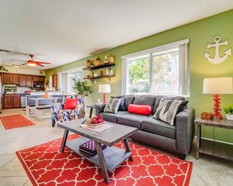 2br/2ba Owner's Unit, Very Large, Private Backyard - 劳德代尔堡 - 客厅