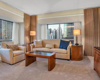 Luxurious Four Seasons Miami Two Bedroom Suite - 迈阿密 - 客厅